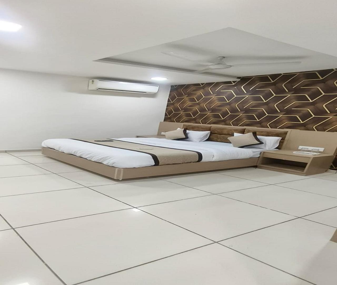 Hotel Nest View Ahmedabad Eksteriør bilde