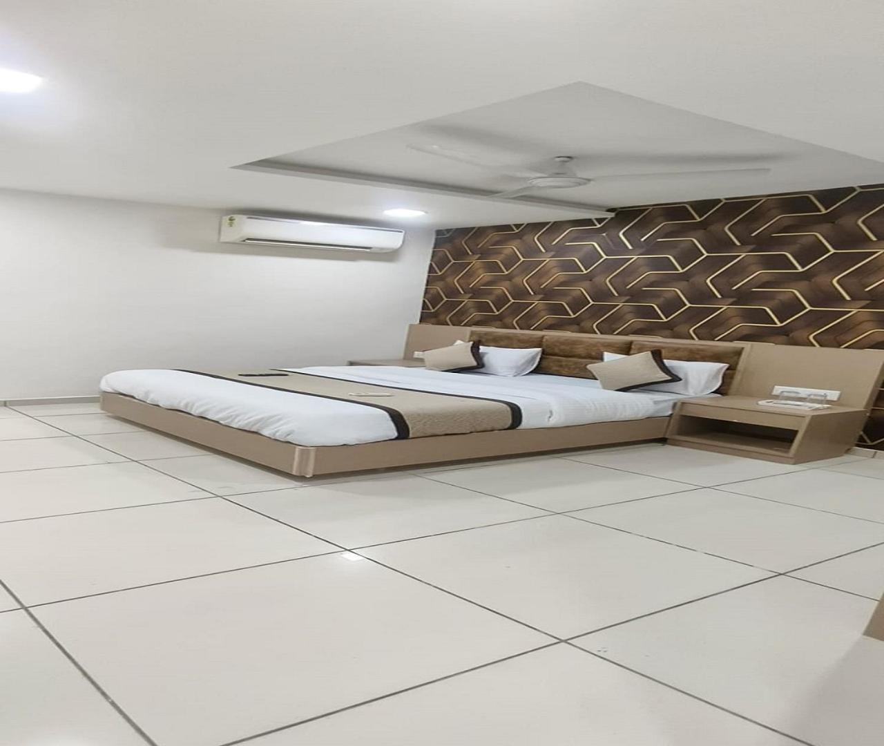 Hotel Nest View Ahmedabad Eksteriør bilde